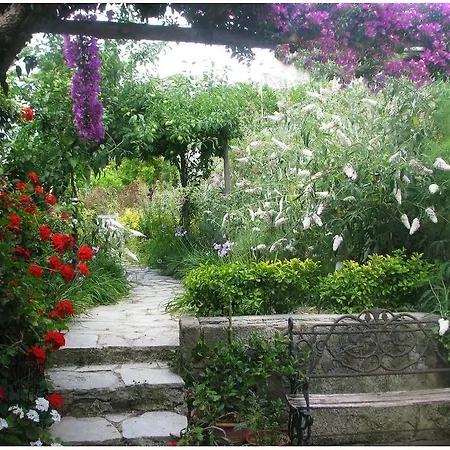 Bed & Breakfast La Salamandra Kitchengarden 3*